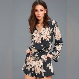 NWOT Lulu’s Prairie Daydream Navy Floral
Print Romper
